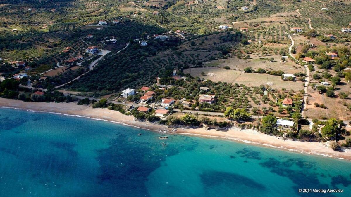 Villa Armonia - Beachfront Majestic Retreat Petalídhion المظهر الخارجي الصورة