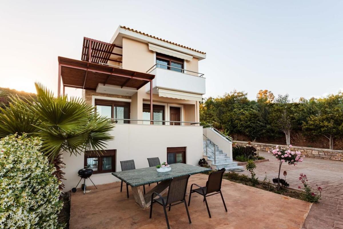 Villa Armonia - Beachfront Majestic Retreat Petalídhion المظهر الخارجي الصورة