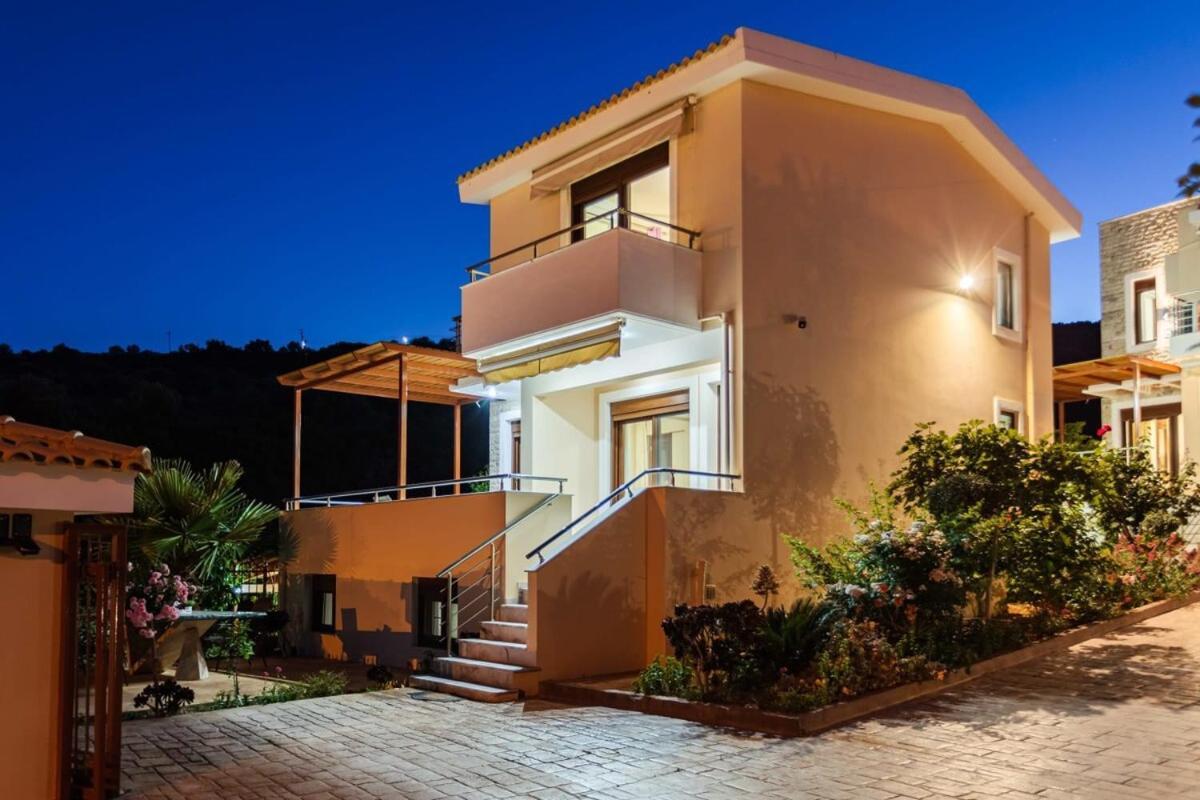 Villa Armonia - Beachfront Majestic Retreat Petalídhion المظهر الخارجي الصورة
