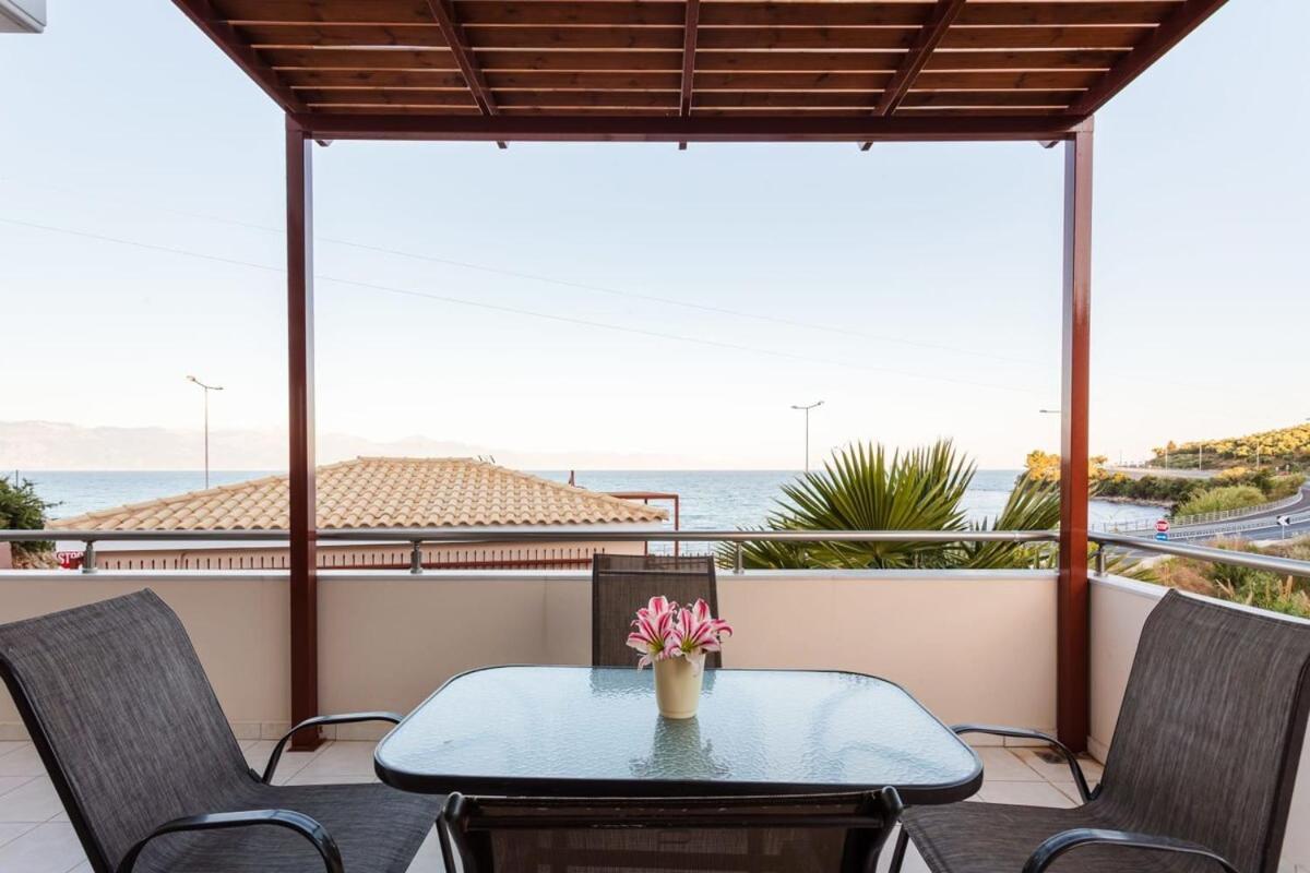 Villa Armonia - Beachfront Majestic Retreat Petalídhion المظهر الخارجي الصورة