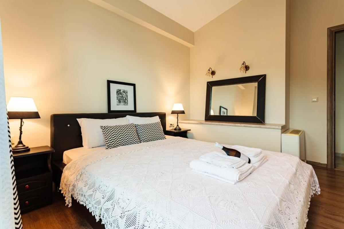 Villa Armonia - Beachfront Majestic Retreat Petalídhion المظهر الخارجي الصورة