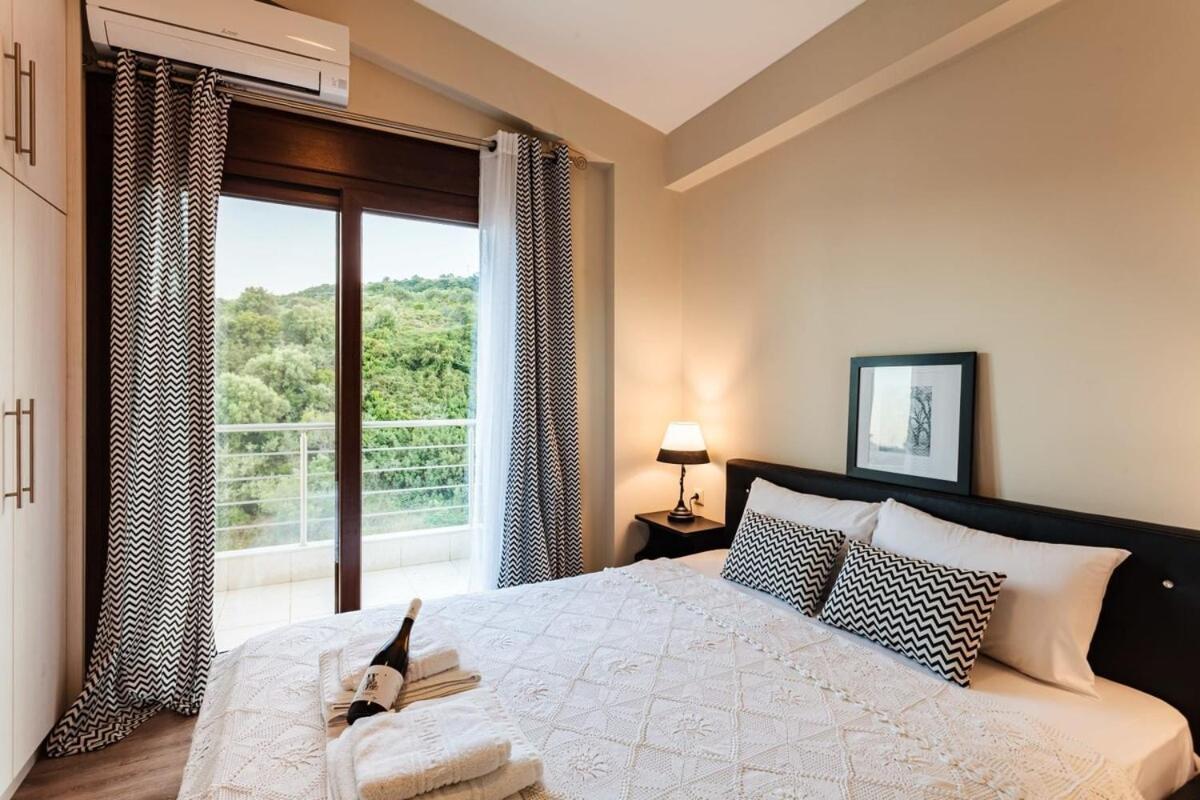 Villa Armonia - Beachfront Majestic Retreat Petalídhion المظهر الخارجي الصورة