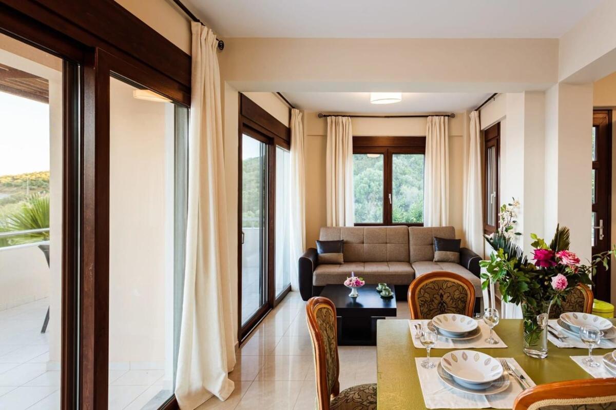 Villa Armonia - Beachfront Majestic Retreat Petalídhion المظهر الخارجي الصورة